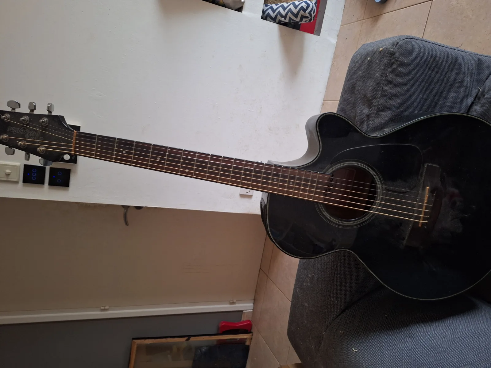 Acoustic  guitar Takamine