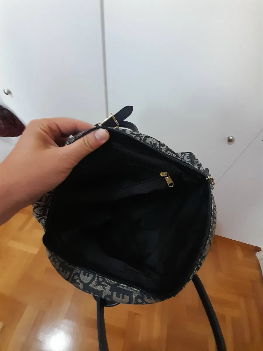 6 VINTAGE ΓΥΝΑΙΚΕΙΕΣ ΤΣΑΝΤΕΣ ΕΚΑΣΤΗ ΣΤΑ 8 ΕΥΡΩ