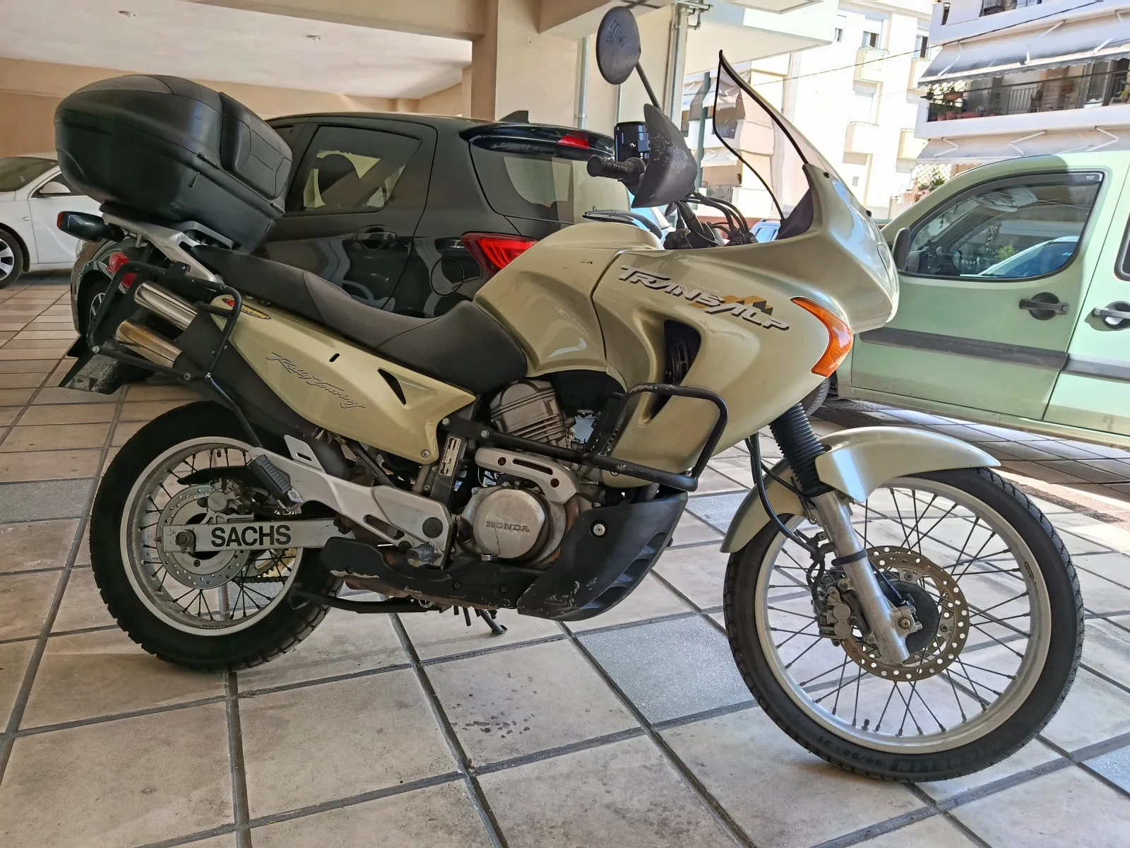 Honda Transalp 650 σε αρκετά καλή κατάσταση