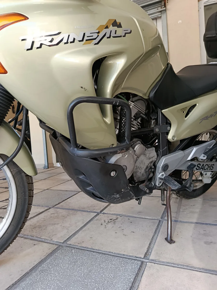 Honda Transalp 650 σε αρκετά καλή κατάσταση